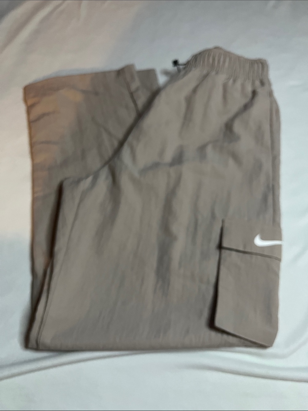 Nike Essential High-Rise Woven Cargo Pants